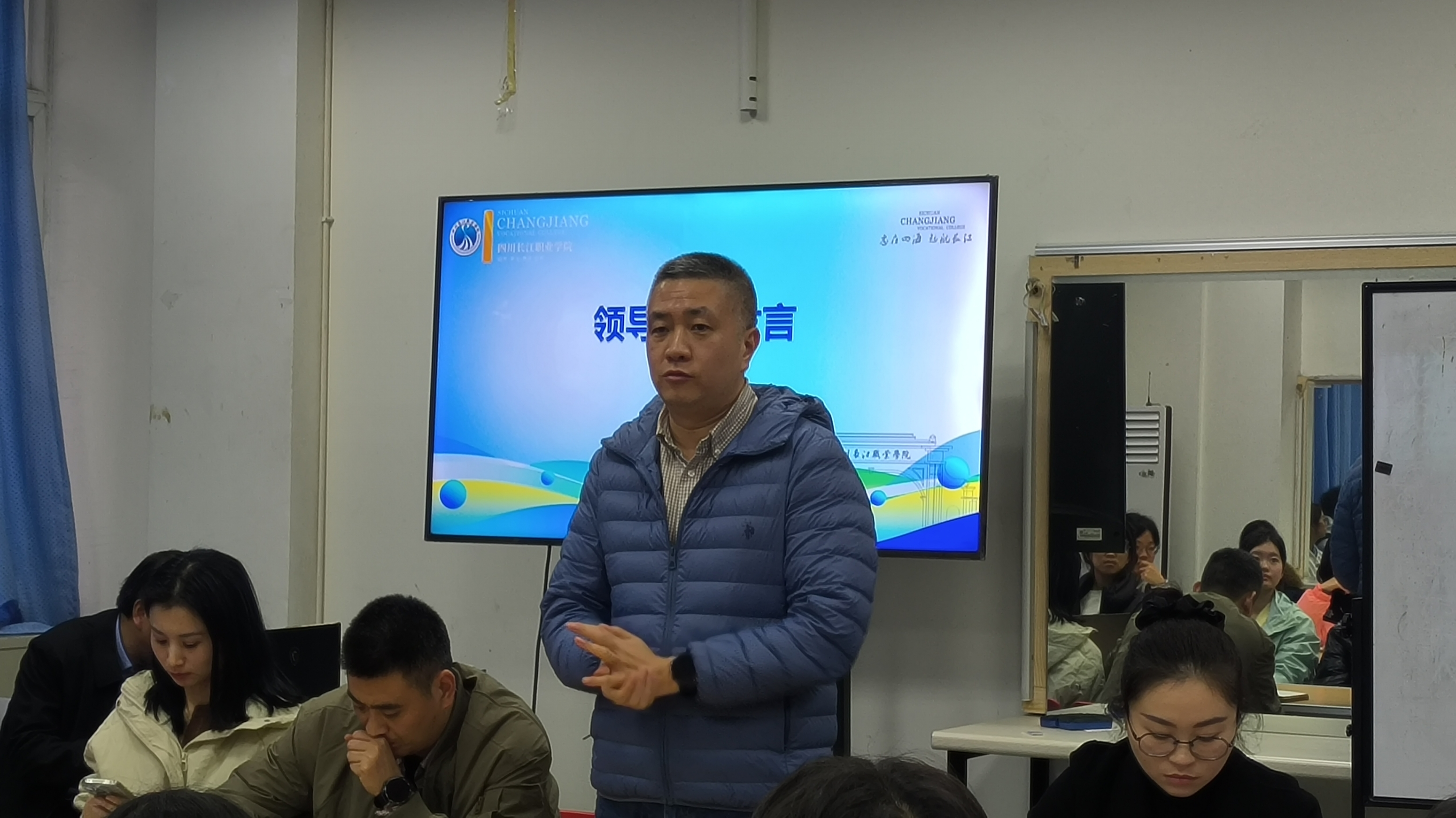 智慧健康与管理学院公共管理系中期学生座谈会顺利召开